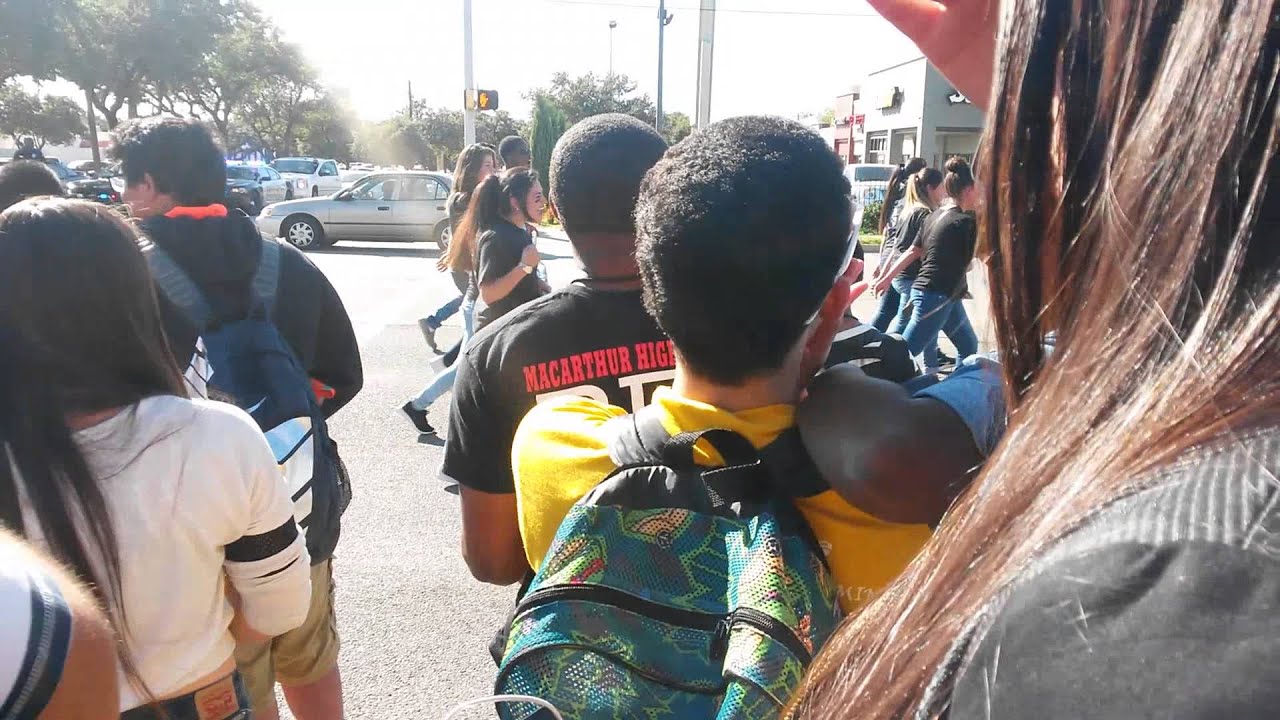 MacArthur High School Irving, TX Homecoming Parade - YouTube