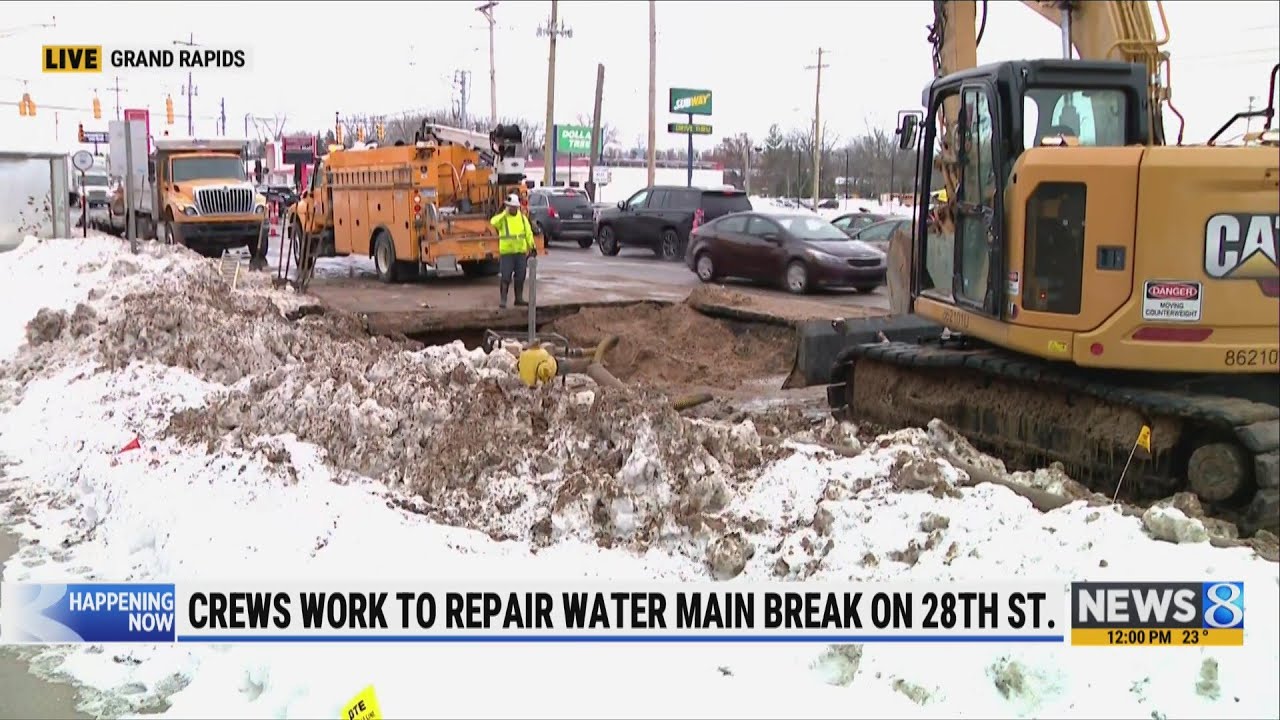 Crews respond to water main break in Grand Rapids - YouTube