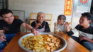 從種植到烹飪用時3個月的“嘎嘣脆”新年兒孫在家一口一個過癮 Guangxi grandma grows her own potatoes to make delicious food