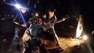 STRONG IF WE TOGETHER- BERAKSI LEWAT DISTORSI (COVER GODLESS SYMPTOMS) LIVE