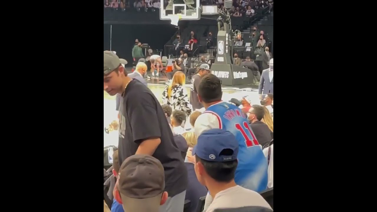 Beyonce cozies up to Jay-Z at the Brooklyn Nets basketball game