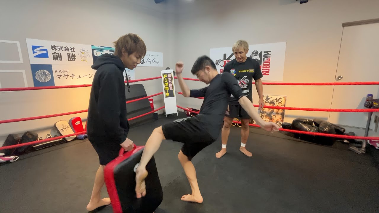 試合前の最終調整で「カーフキック」を習いました