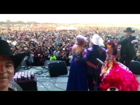 Marco Flores y su Banda Jerez abren el baile en los XV de Rubí