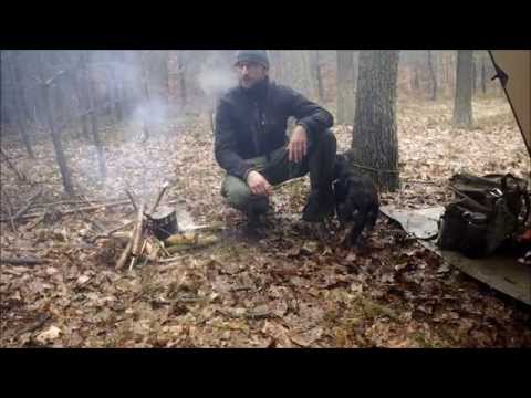 Bushcraft i survival - załamanie pogody - Jak rozpalić awaryjny ogień.