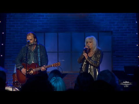 Steve Earle and Emmylou Harris with "Goodbye" from Skyville Live