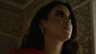 Nicole Guerriero and Shared Planet Beauty go to India. See Nicole's looks.