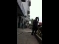 Un poli haciendo sus airobicksssss