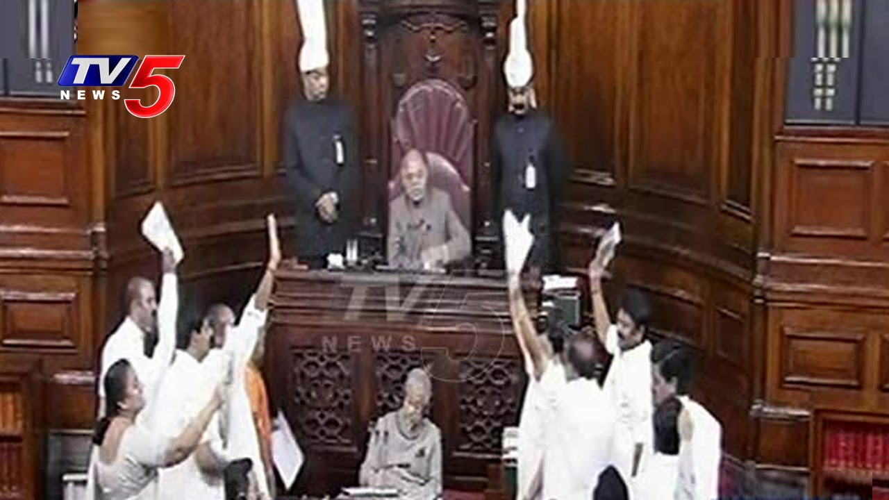 Smriti Irani Privilege Motion Notice Issue Hits Parliament | TV5 News