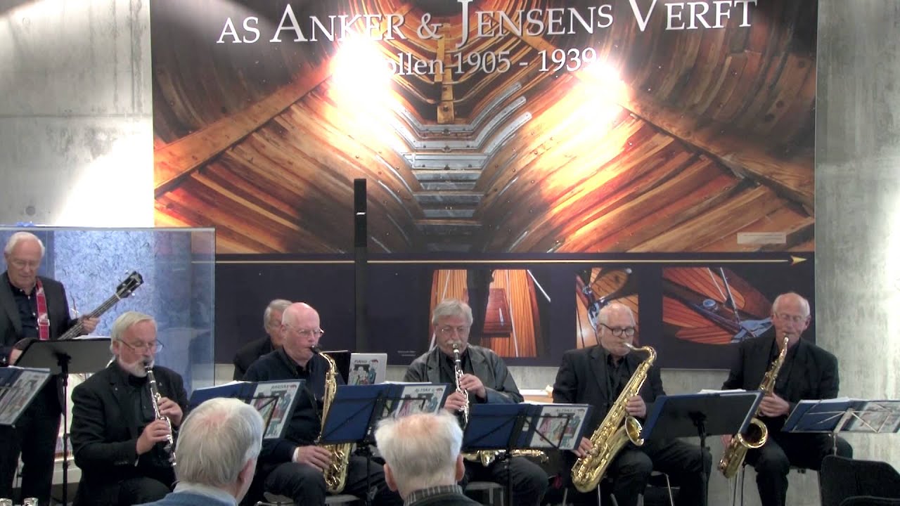 Five Shades of Sax plays "Smile"