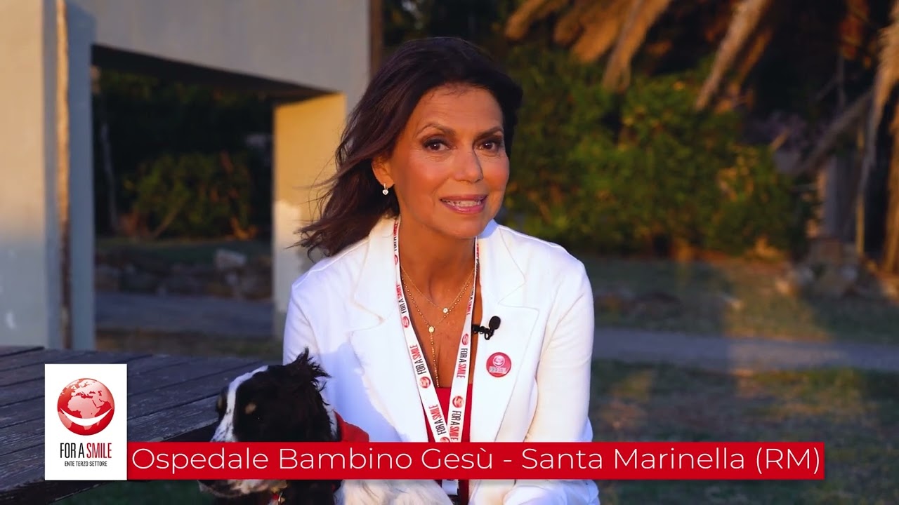FOR A SMILE ONLUS ETS AMBASCIATRICE ANCHORWOMAN TG PAOLA RIVETTA