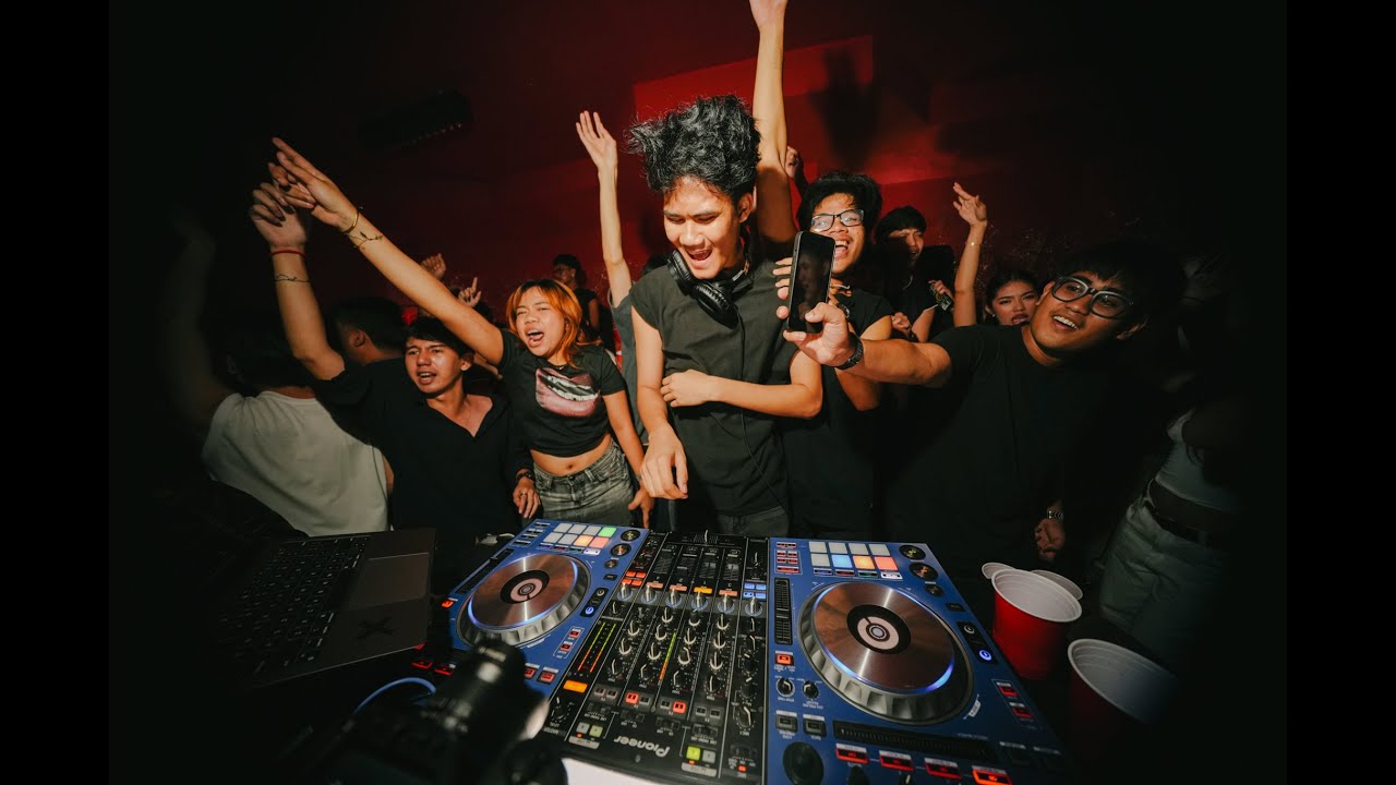 ONCÉ BLAZE 1 -  LUXLY - POP × BAILE × HIP-HOP. YEAR-END