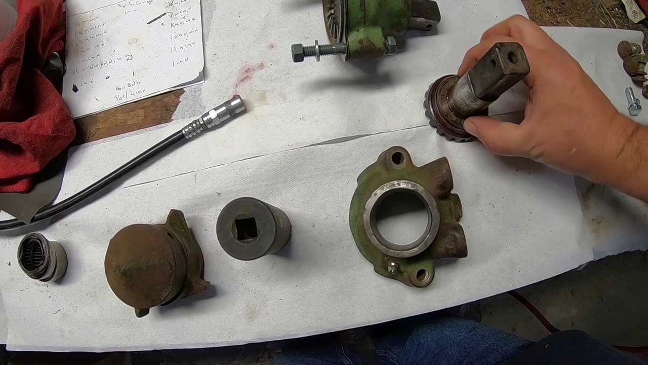 John Deere 6600 Main Grain Tank Unloading Auger Gear Box Repair