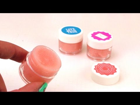 Video: 4 Möglichkeiten, ein leckeres Lippenpeeling zu machen