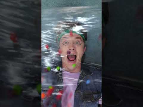 هل يمكنهم الحفاظ على وجه متجهم تحديات ممتعة وواسعة الانتشار للأصدقاء