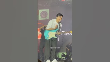 ANUV JAIN CUTE INTERACTION WITH FAN 🫶🏻ll @anuvjain LIVE CONCERT ll #anuvsworld #anuvjainhusn