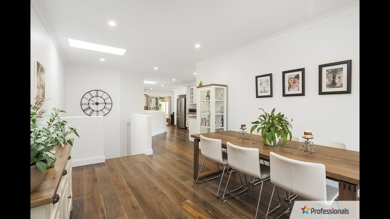 Proudly Marketed by Les Debreczeni   l   Professionals Shire Partners