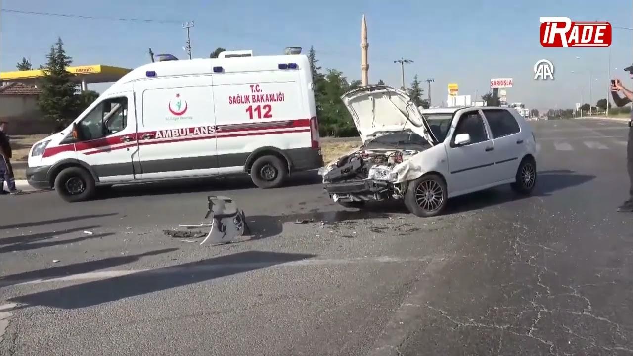 Otomobil ile Traktör Çarpıştı 3 Kişi Yaralandı