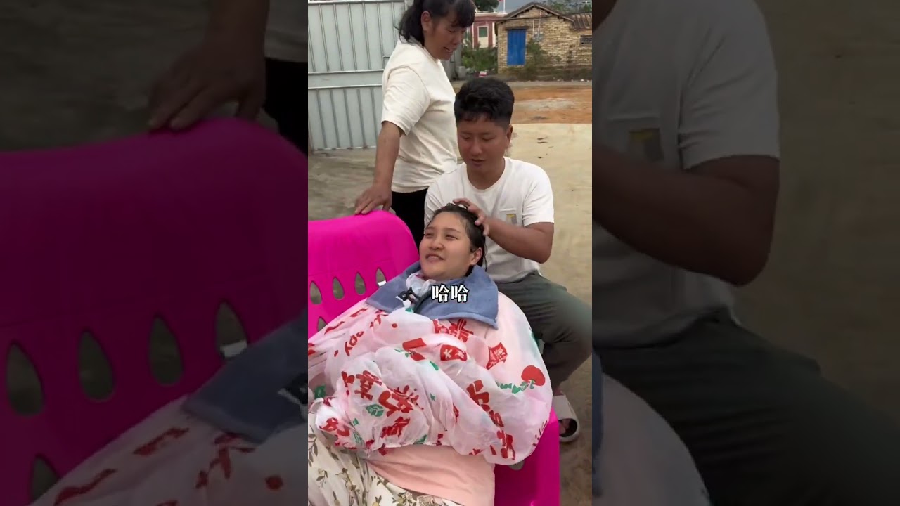 学长给马上足月的小芬洗头，肚子大起来了洗头不方便，鸡司令烧好了一桶温水，和学长妈妈三个人一起服务小芬洗头，三个人三种意见#广东 #湛江 #家庭日常 #小芬旅记