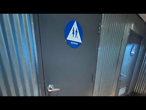 1,572 Shell/FoodMart Unisex Restroom