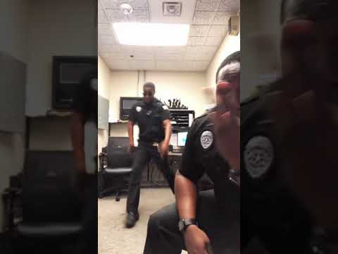 Ритмичный, Зажигательный Танец Полицейских Из Сша