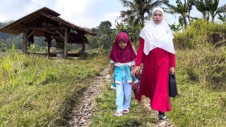 SALUT !! USTADZAH CANTIK PUTRINYA PAK TUA MENGAJAR NGAJI TANPA PAMRIH DI MUSHOLA YG DIBANGUN DONATUR