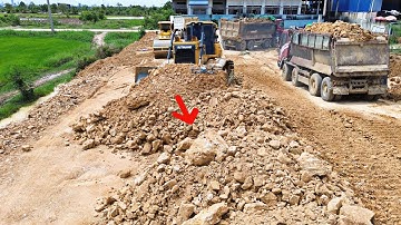 Powerful Project Landfill Using Skill SHANTUI DH17c2 Dozer Pushing soil&Dump Truck 25.5Ton pour soil