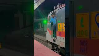 Sahid express start up from kamarkundu . Assistant loco pilot goving green signal #vandebharatexpres