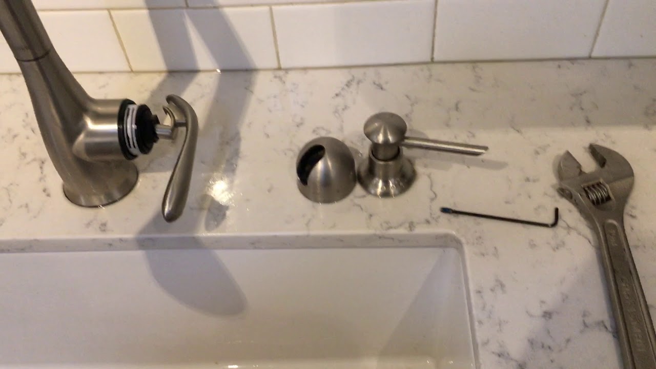 moen kitchen sink faucet pull down single