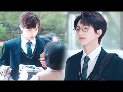 The junior saw his secret crush get a love letter from a girl and was jealous.