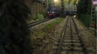 Maerklin NS 1223 and Dutch IC  passenger wagons
