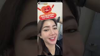 Teh Novi accompanies Naila at the hospital while telling these stories
