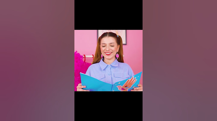 Přilepili si tetování na druhou ruku.