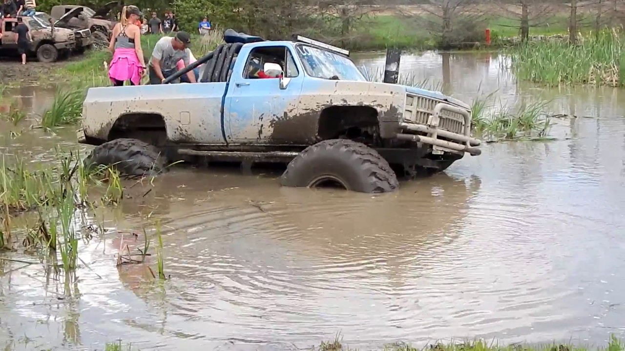 EXTREME 4X4 Offroad Lifted Mega Truck Mudding at Walton Raceway Bounty