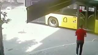 Esenlerde Duraktaki̇ İett Otobüsünü Kaçirdi