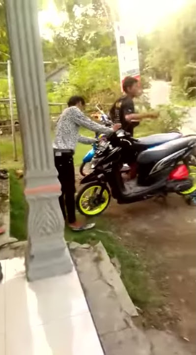 Status WA (wong gemblung)