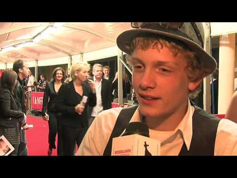 De premiÃ¨re van de nieuwe film van Dave Schram, naar het boek van Carry Slee: LOVER OF LOSER. De premiÃ¨re vond plaats aan de vooravond van het Nederlands Film Festival te Utrecht. Festival TV sprak met cast en crew Ã©n de cast van SpangaS.