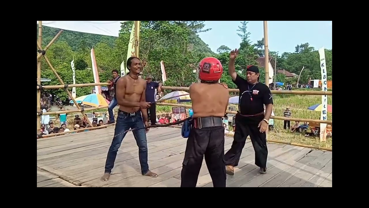pertemuan di ring bambu mbah Hadax vs sentyaki