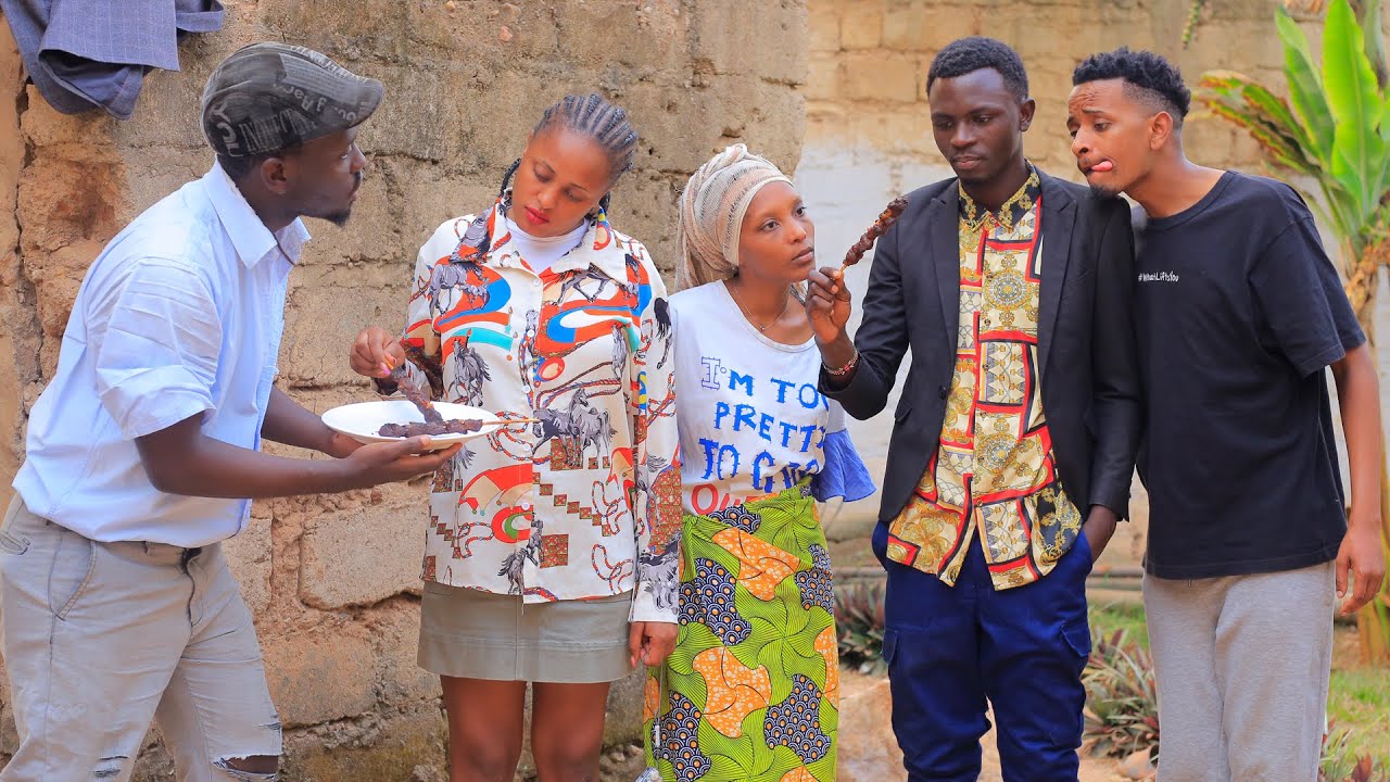 NYAXO COMEDY: NYAXO bose abagaburiye imbwa