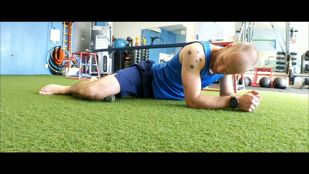 Movnat combo workout with vaulting, jumping, throwing and balancing