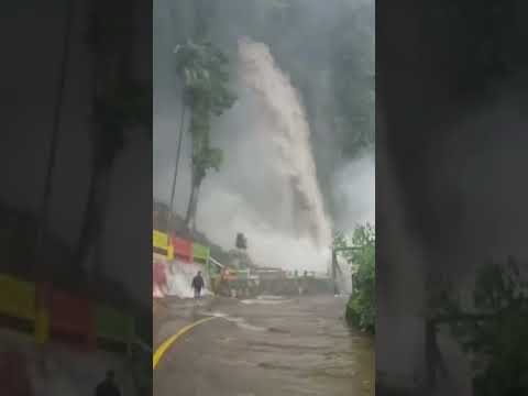 Banjir Bandang, air datang secara tiba-tiba di Padang... 😭😭😭 #shorts