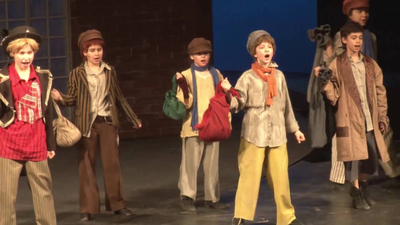 Фрагметны спектакля Жизнь и необычайные приключения Оливера Твиста ...