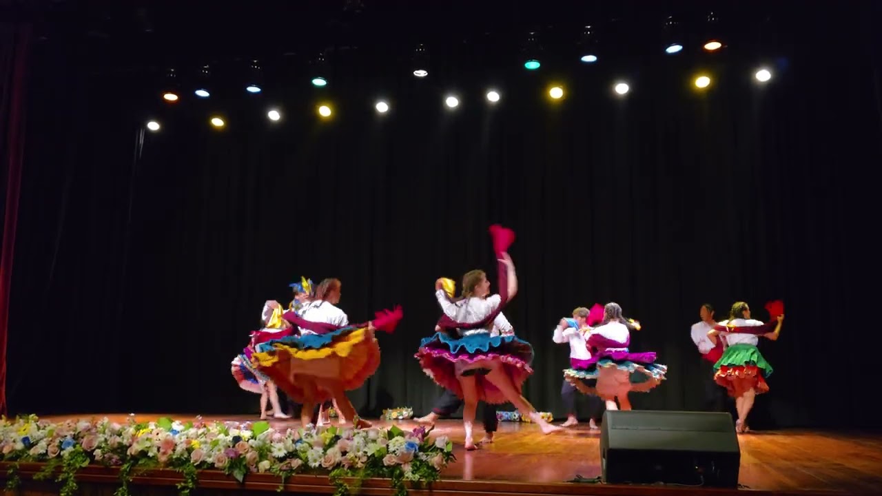 Chola Cuencana, Cuenca Ecuador 🇪🇨  - Grupo de Danza Tumipampa 