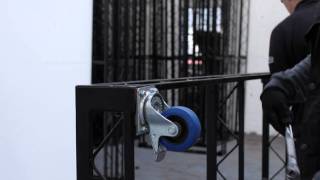 Building a rolling riser with small and big castors on Steeldeck®