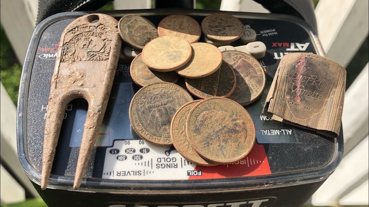 Curbstrip Metal Detecting around the Neighborhood!! YouTube