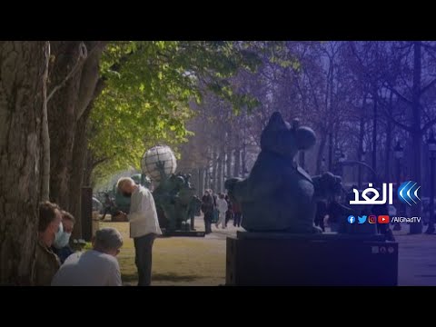 فرنسا فنان بلجيكي يقيم معرضا لتماثيل القطط في شارع الشانزلزيه