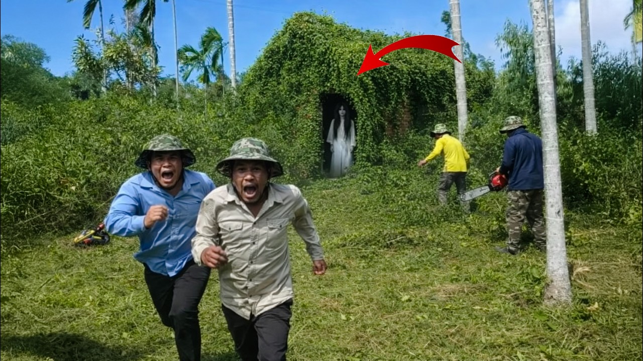 Time Lapse: Cleaning an Abandoned House in the Jungle – The Ghost Girl Appears Beside the Old Grave!