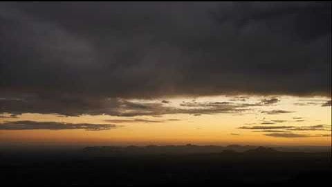 ما أجملها تلاوه ترق لها القلوب _ عــزت جــمال