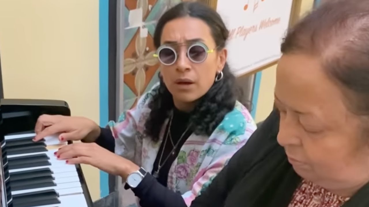 Flor Amargo Piano en los Angeles y una señora me sorprende con su talento