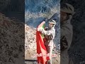 حرق العلم المغربي من طرف جزائري 