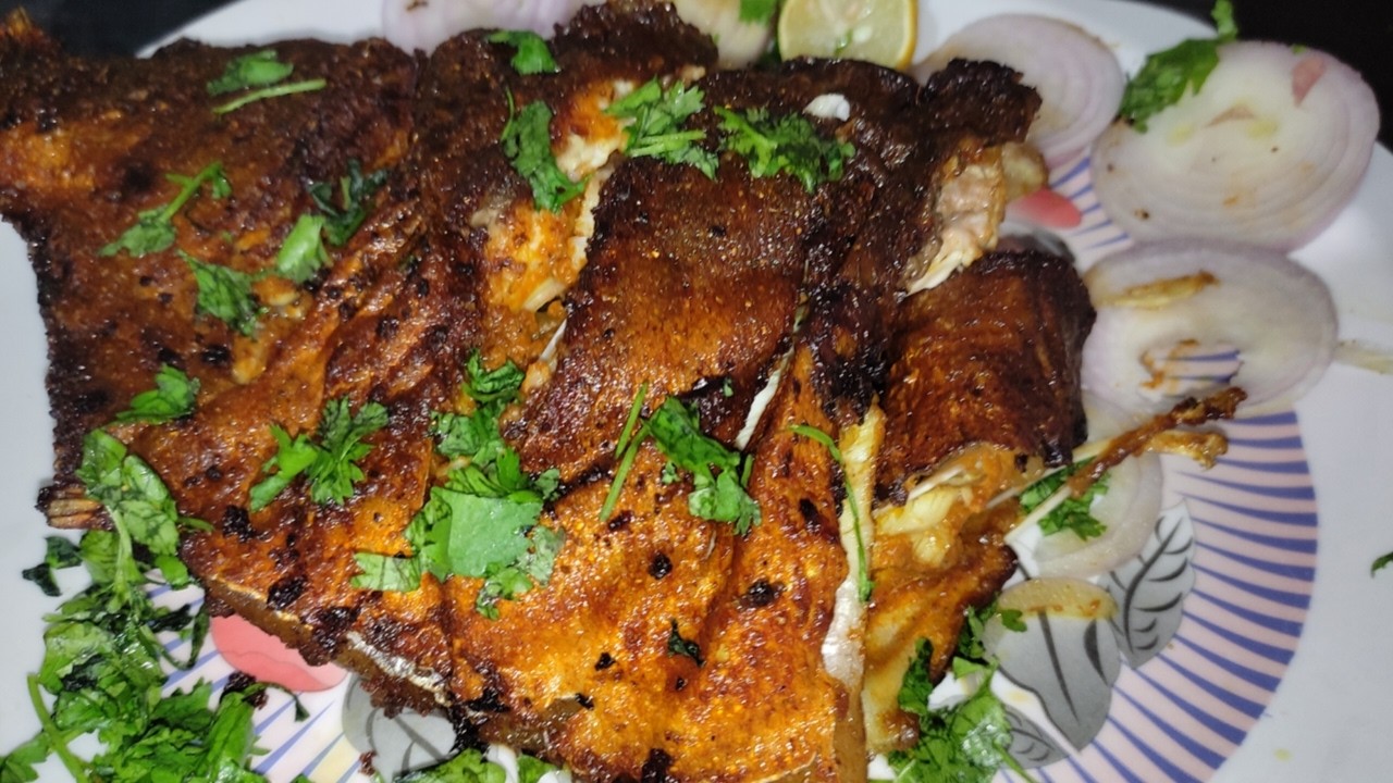 చాలా సింపుల్ గా ఫుల్ ఫిష్ ఫ్రై తయారు చేసుకునే విధానం|, fish fry recipe|